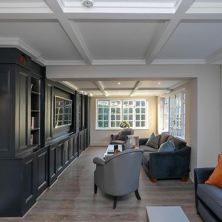Pages Hotel And Guesthouse Harlow Εξωτερικό φωτογραφία