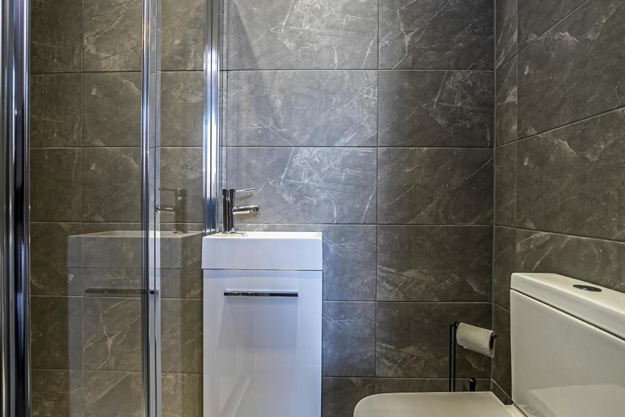 Pages Hotel And Guesthouse Harlow Εξωτερικό φωτογραφία
