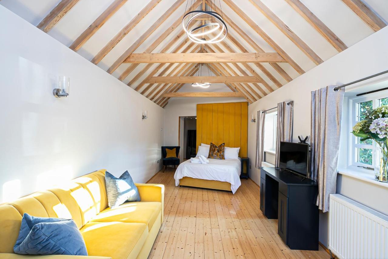 Pages Hotel And Guesthouse Harlow Εξωτερικό φωτογραφία