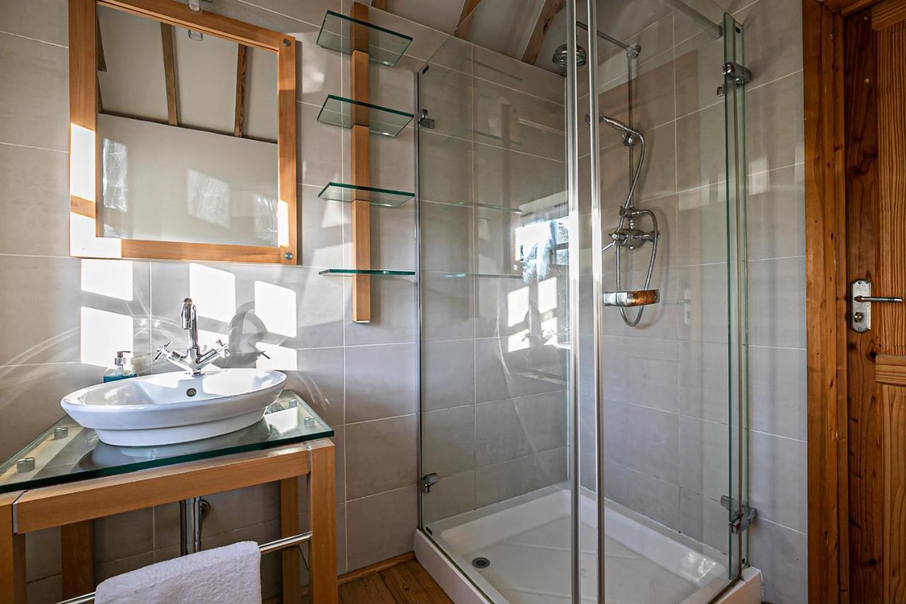 Pages Hotel And Guesthouse Harlow Εξωτερικό φωτογραφία