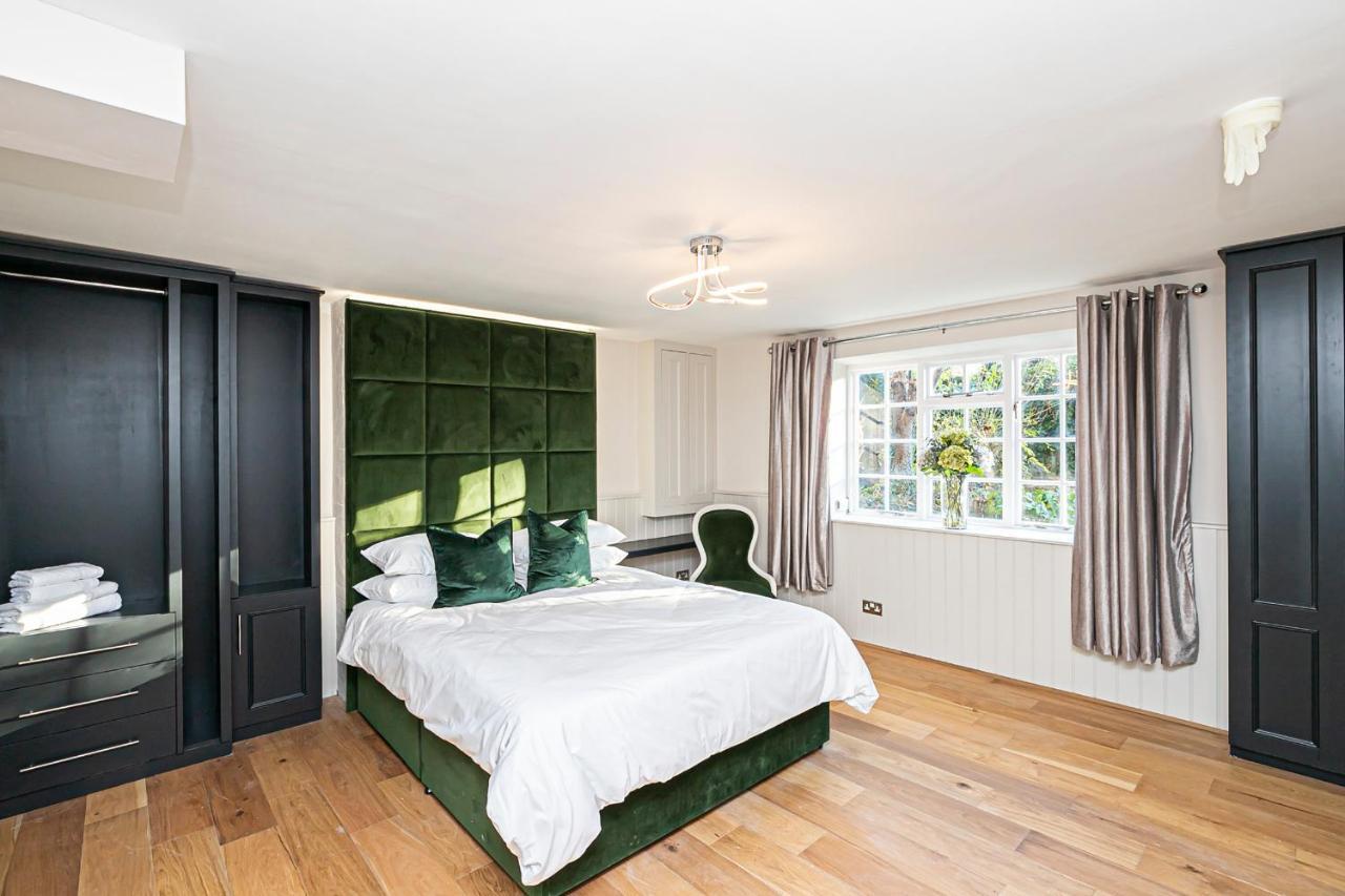 Pages Hotel And Guesthouse Harlow Εξωτερικό φωτογραφία