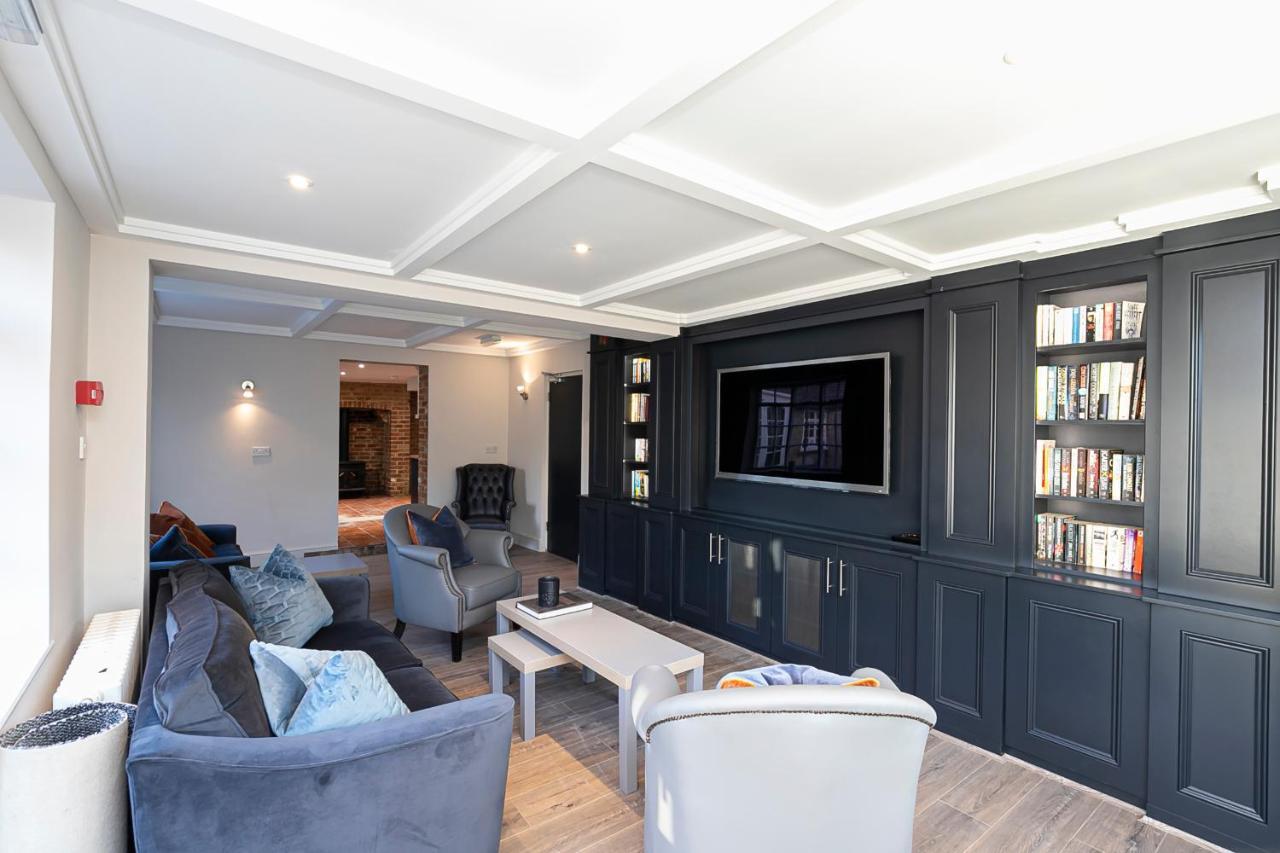 Pages Hotel And Guesthouse Harlow Εξωτερικό φωτογραφία