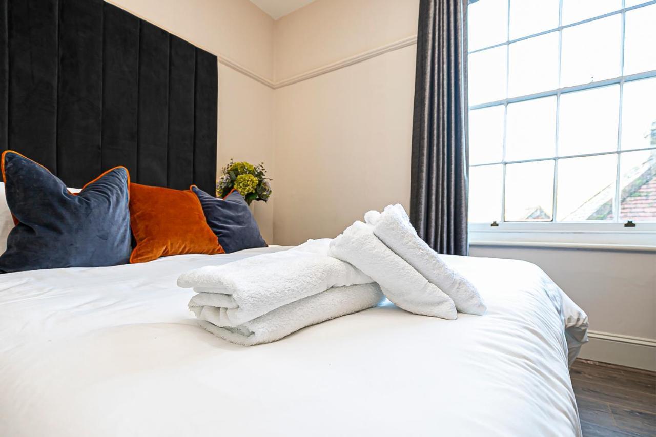 Pages Hotel And Guesthouse Harlow Εξωτερικό φωτογραφία