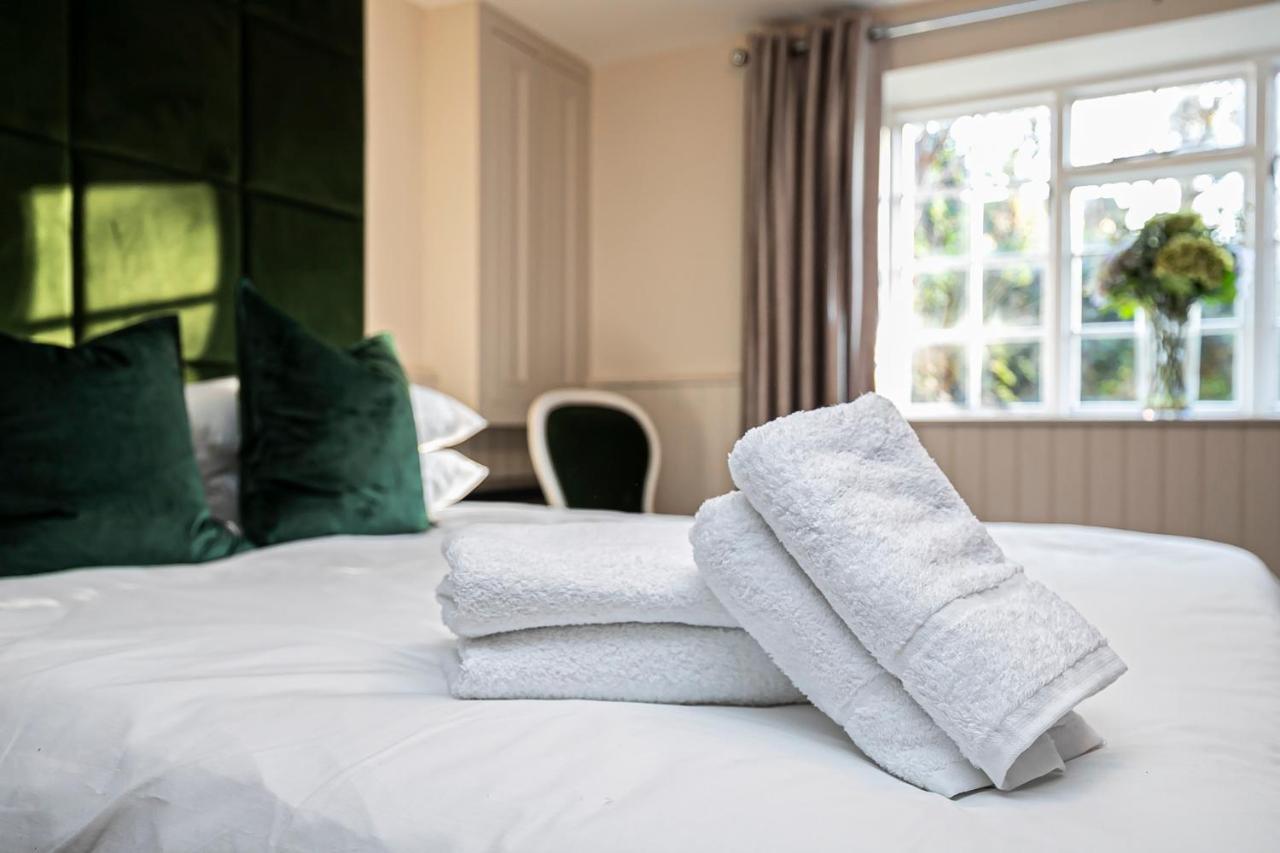 Pages Hotel And Guesthouse Harlow Εξωτερικό φωτογραφία