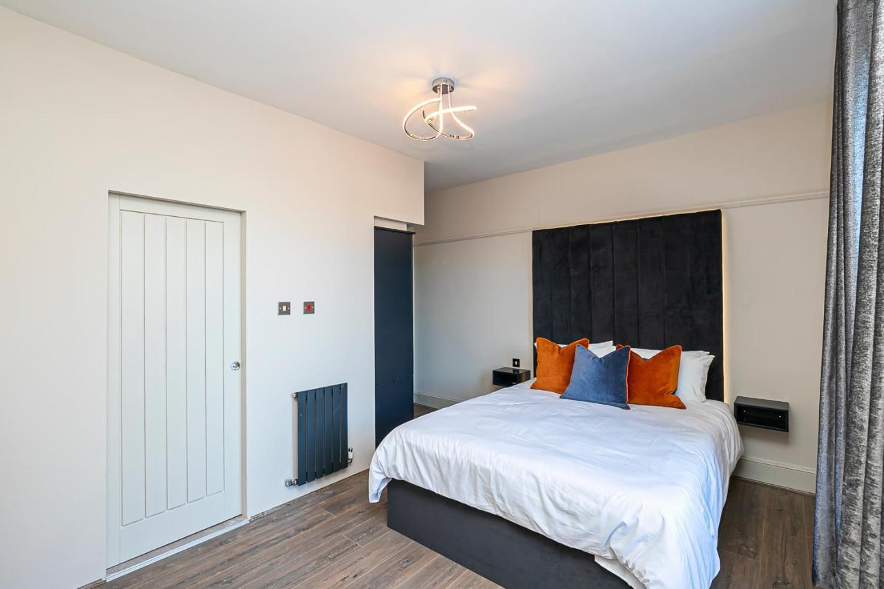 Pages Hotel And Guesthouse Harlow Εξωτερικό φωτογραφία