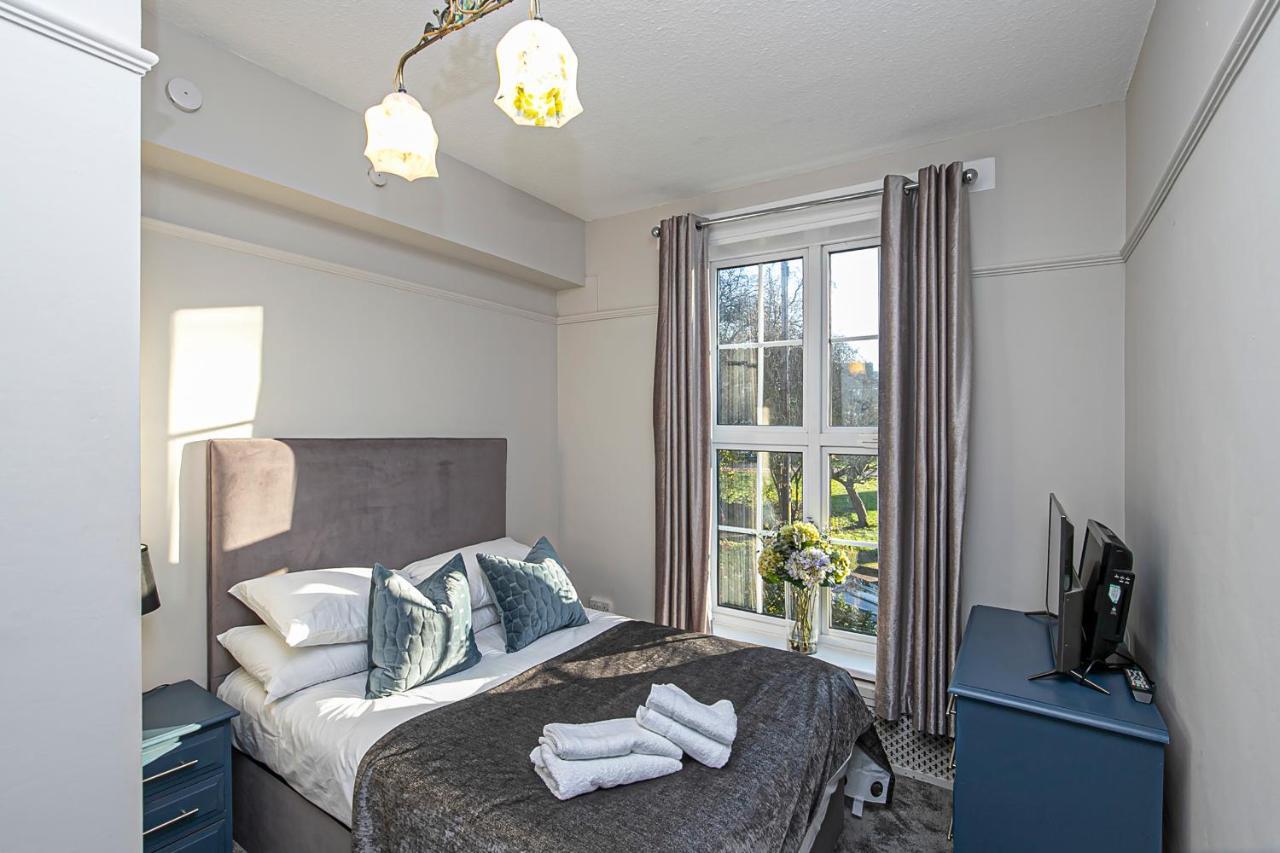 Pages Hotel And Guesthouse Harlow Εξωτερικό φωτογραφία