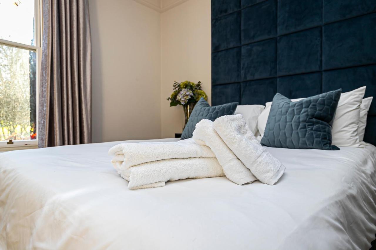 Pages Hotel And Guesthouse Harlow Εξωτερικό φωτογραφία