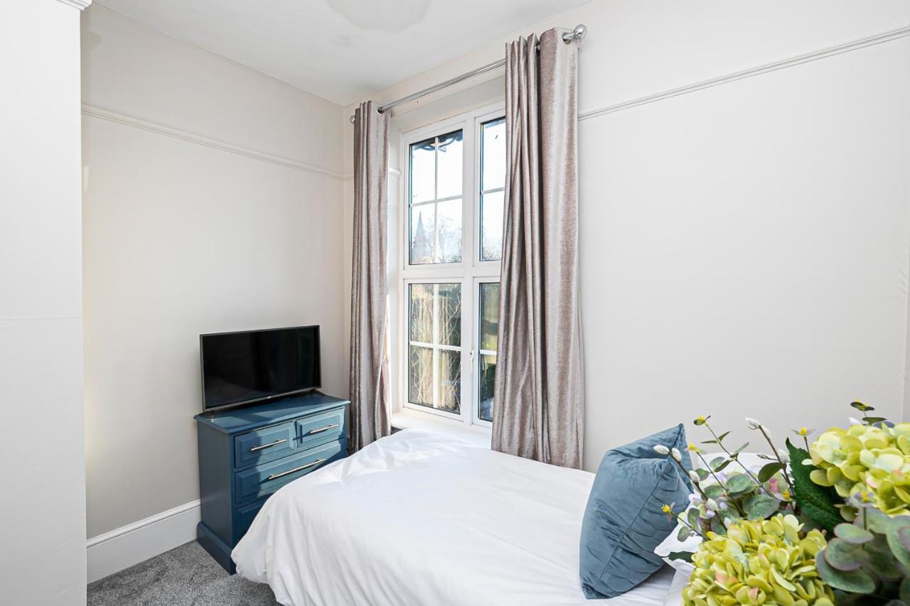 Pages Hotel And Guesthouse Harlow Εξωτερικό φωτογραφία