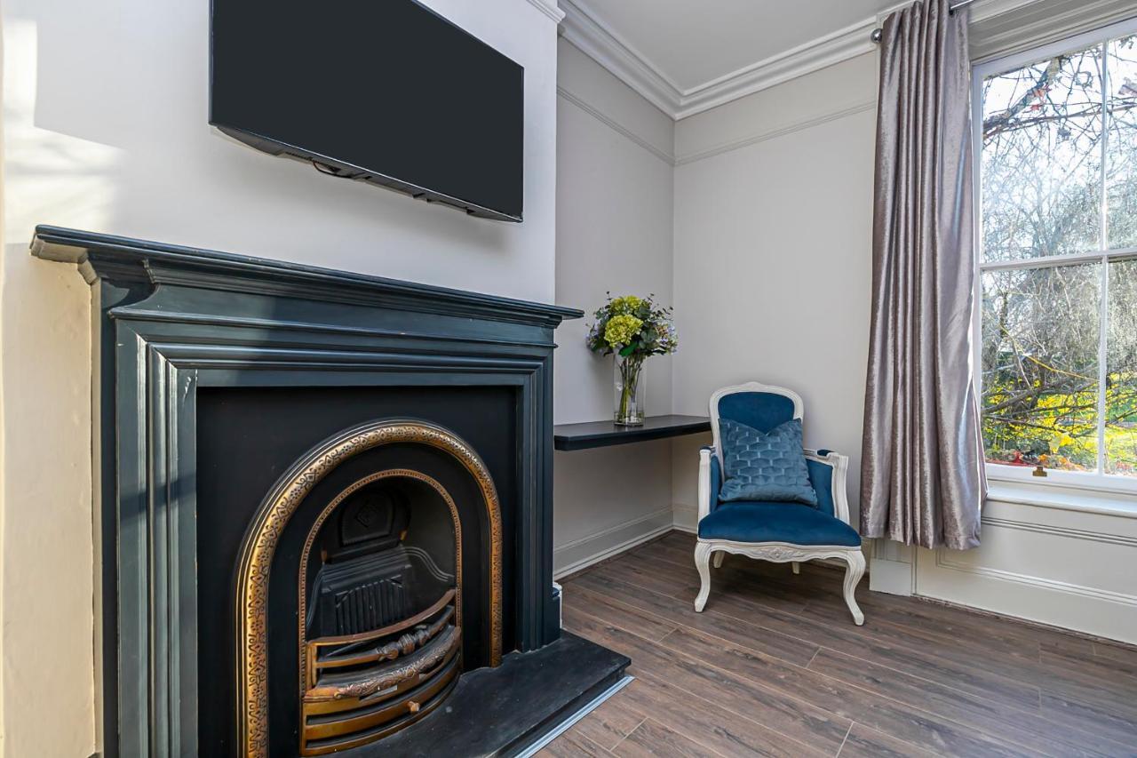 Pages Hotel And Guesthouse Harlow Εξωτερικό φωτογραφία