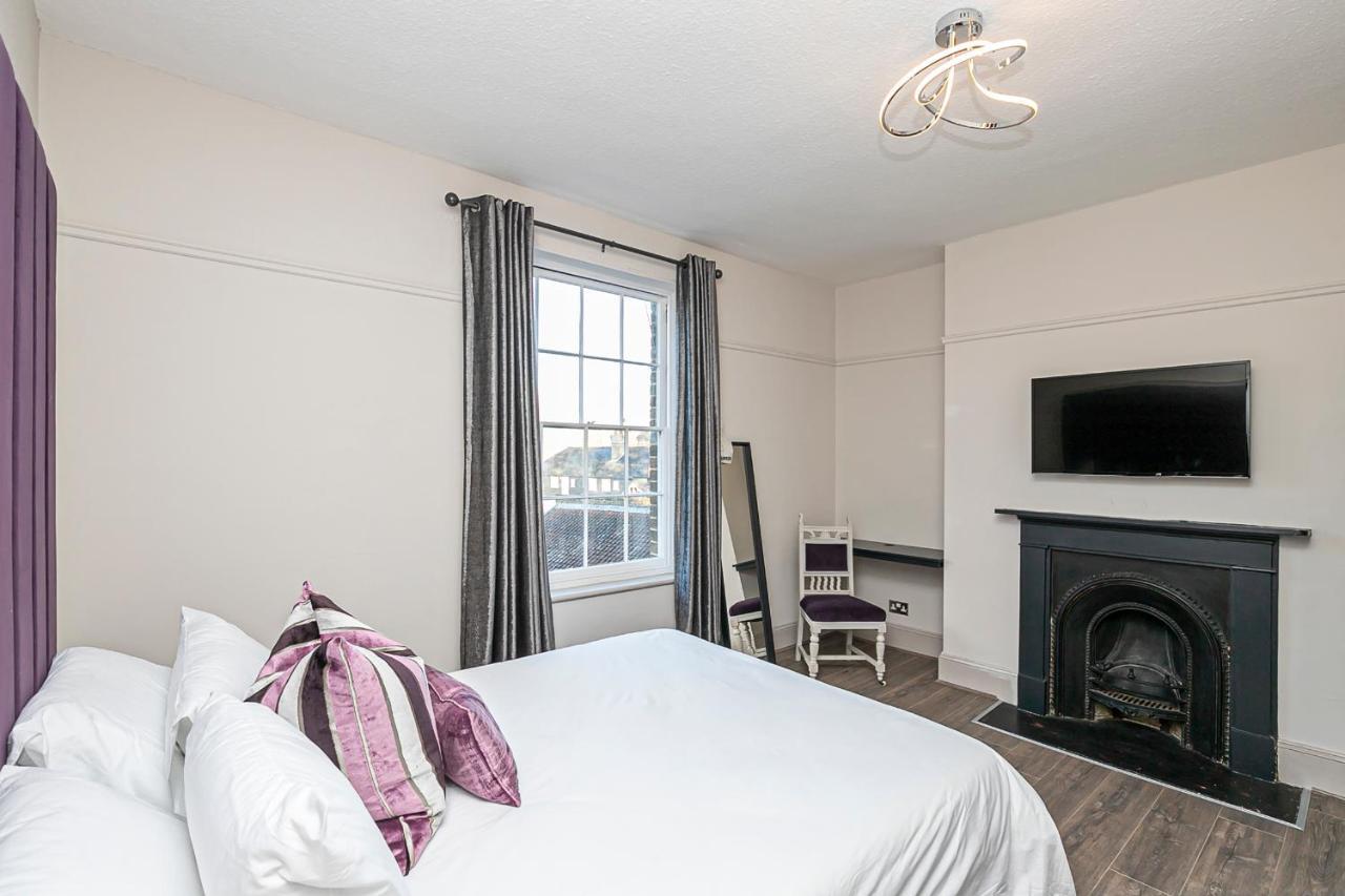 Pages Hotel And Guesthouse Harlow Εξωτερικό φωτογραφία