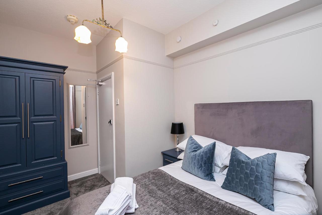 Pages Hotel And Guesthouse Harlow Εξωτερικό φωτογραφία