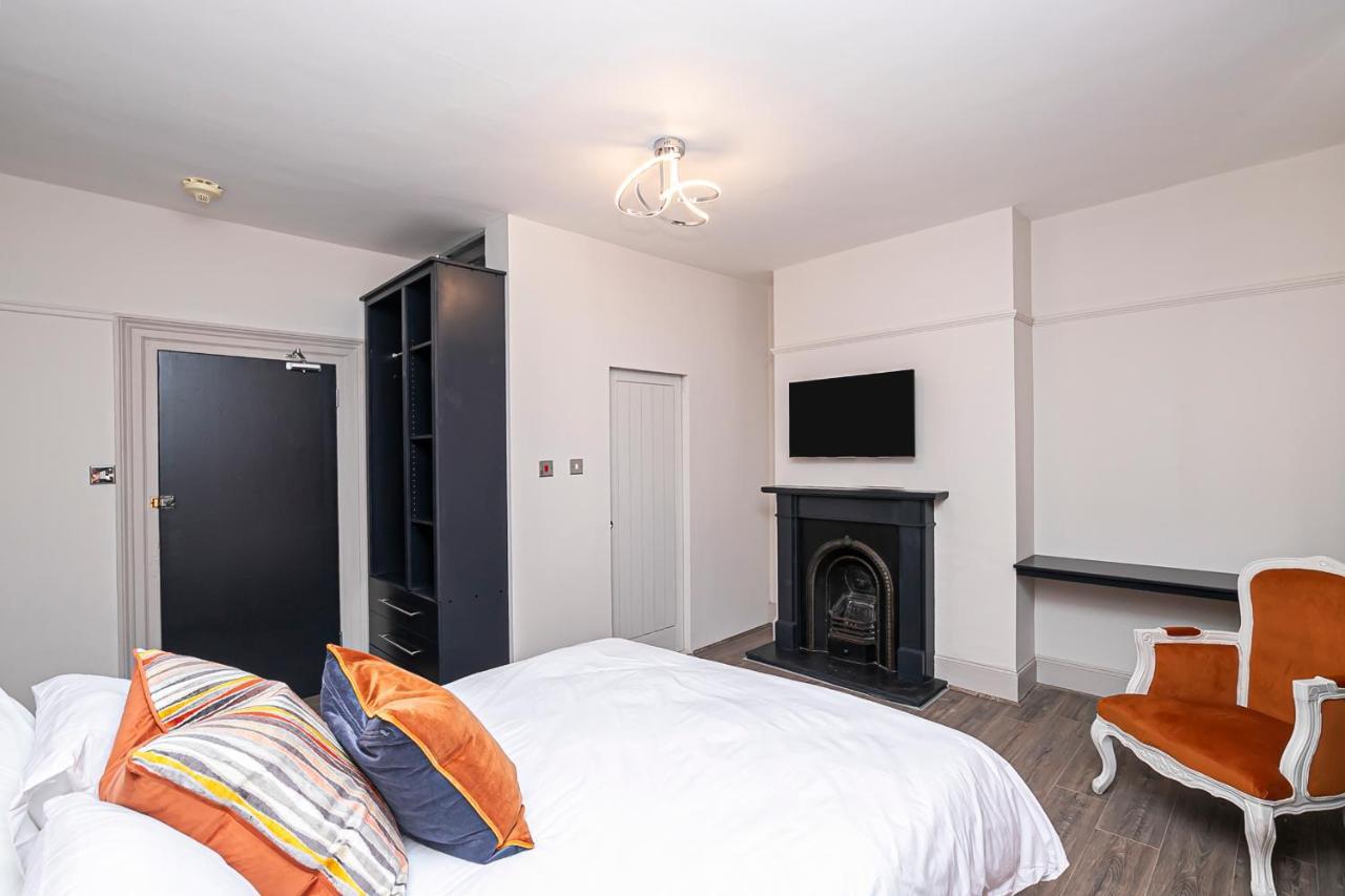 Pages Hotel And Guesthouse Harlow Εξωτερικό φωτογραφία