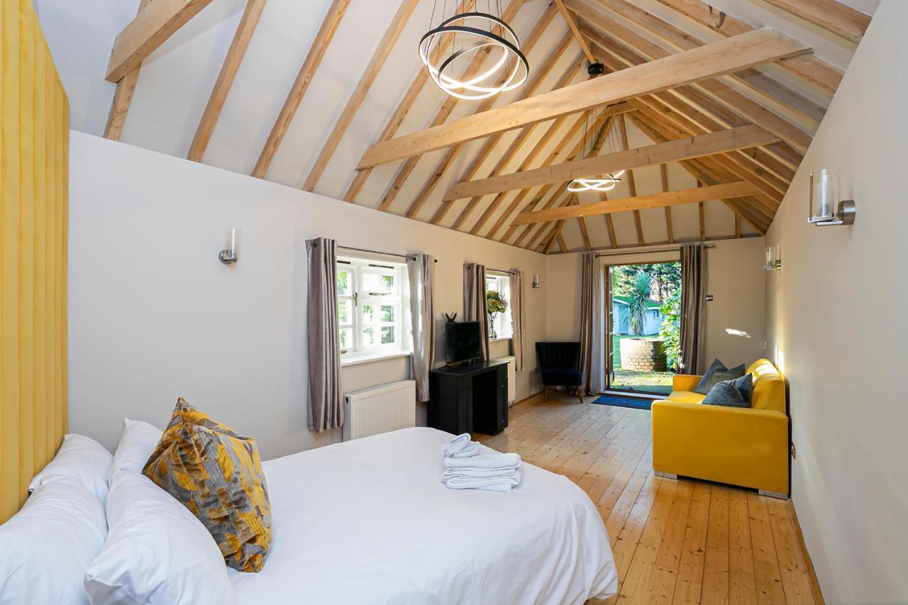 Pages Hotel And Guesthouse Harlow Εξωτερικό φωτογραφία
