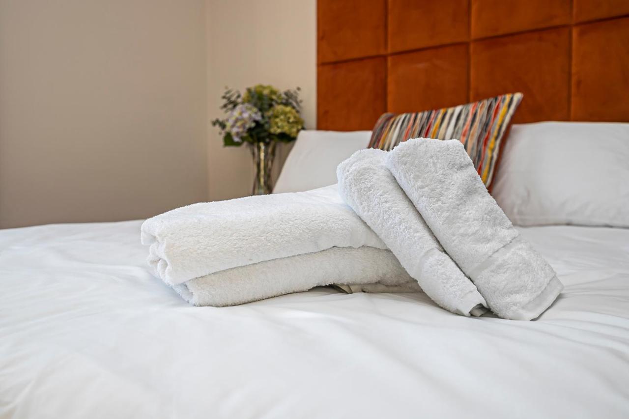 Pages Hotel And Guesthouse Harlow Εξωτερικό φωτογραφία