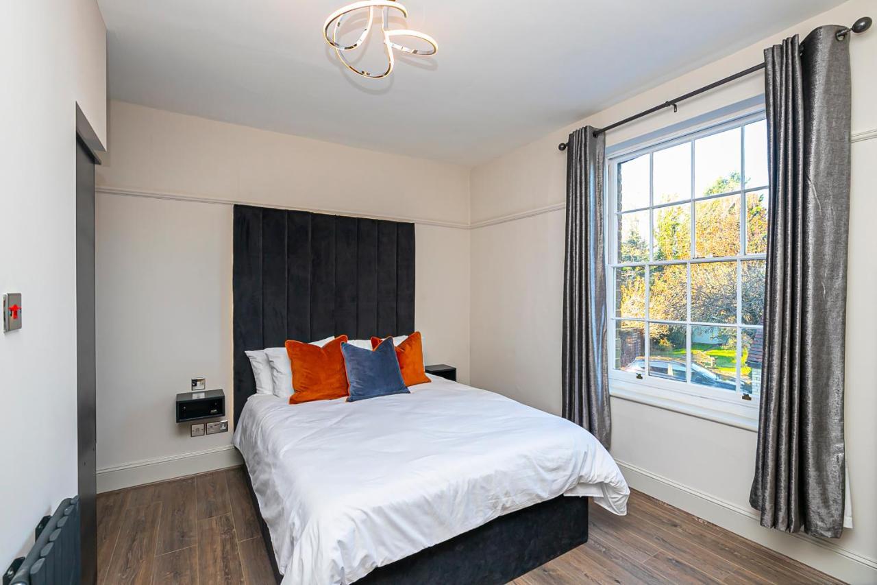 Pages Hotel And Guesthouse Harlow Εξωτερικό φωτογραφία