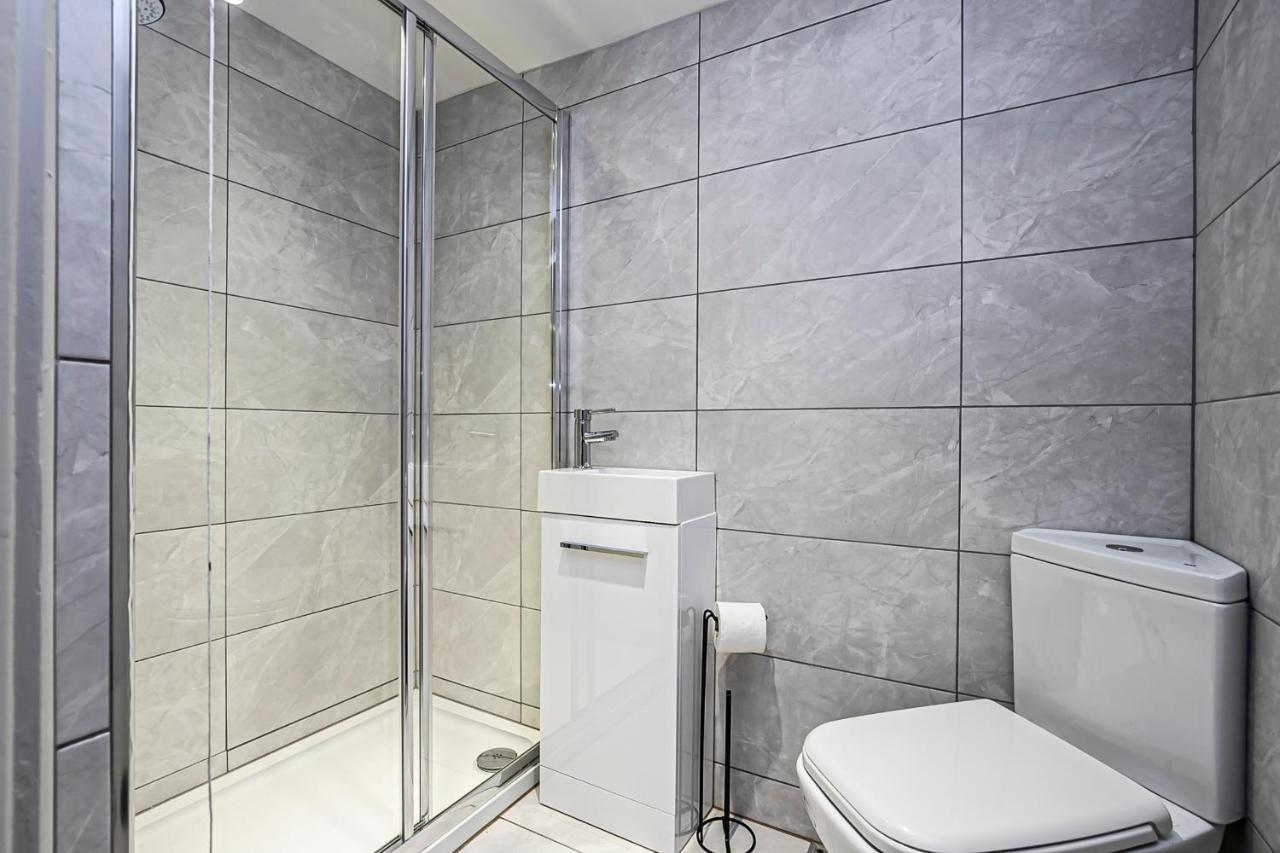 Pages Hotel And Guesthouse Harlow Εξωτερικό φωτογραφία