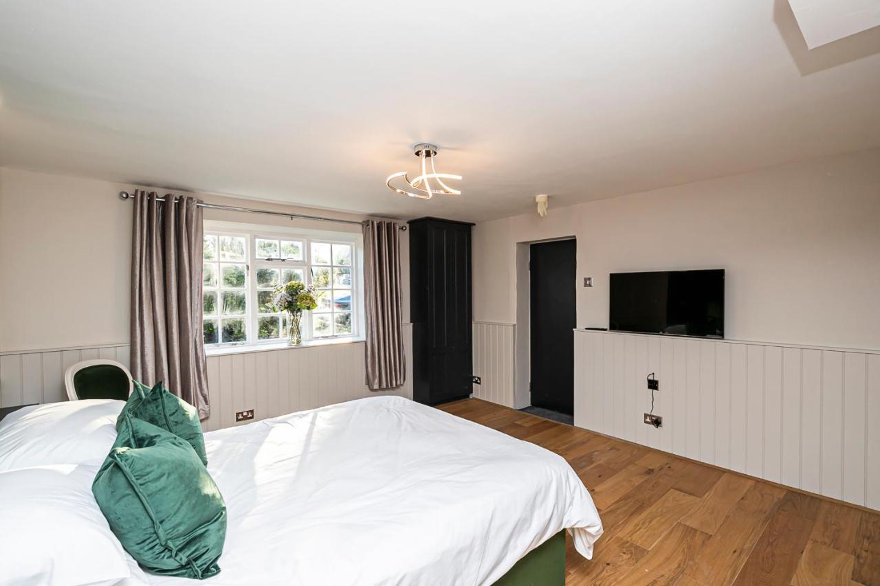 Pages Hotel And Guesthouse Harlow Εξωτερικό φωτογραφία