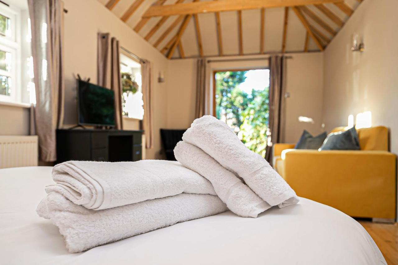 Pages Hotel And Guesthouse Harlow Εξωτερικό φωτογραφία