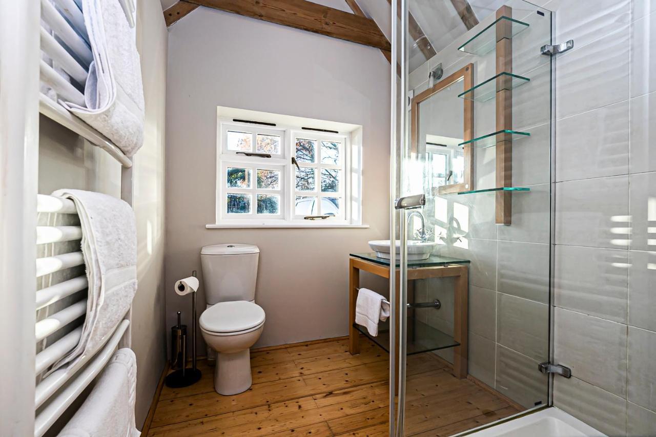 Pages Hotel And Guesthouse Harlow Εξωτερικό φωτογραφία