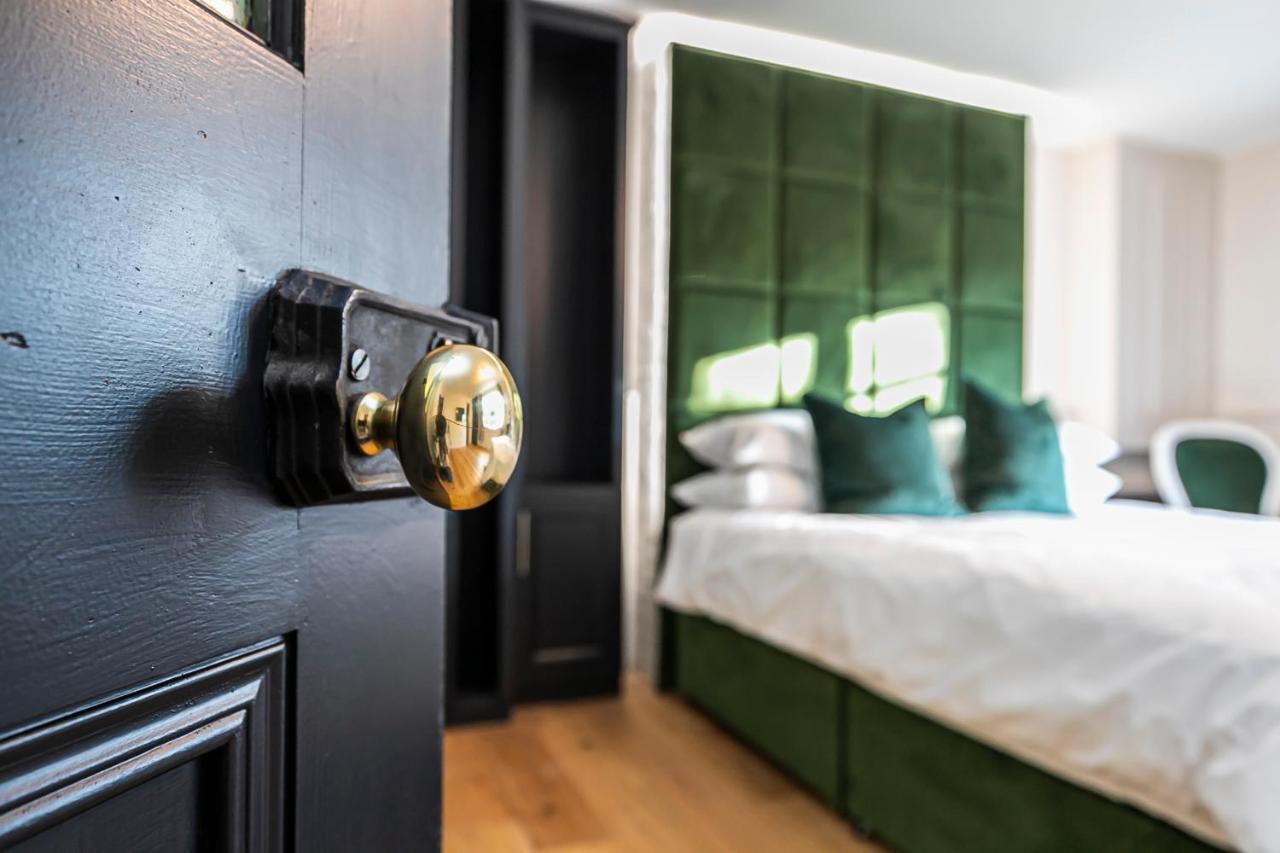 Pages Hotel And Guesthouse Harlow Εξωτερικό φωτογραφία